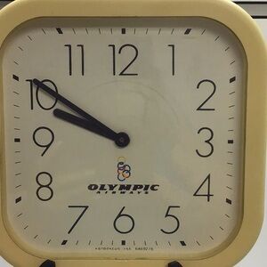 VINTAGE 1985 OLYMPIC AIRWAYS WALL CLOCK FROM ATHENS